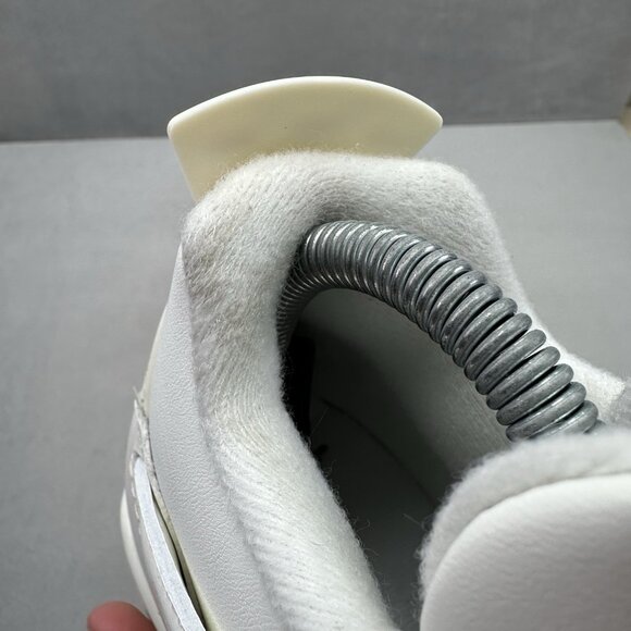 Womens Size 8 Nike Air Jordan 4 Retro Shoes Sail / Metallic Gold AQ9129-170 NEW - Picture 8 of 9